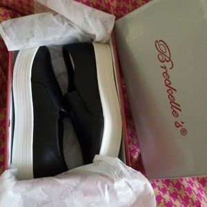 Breckelle's Cyber-01 platform sneaker